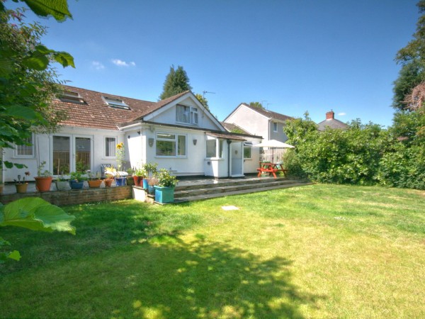 6 Bed Detached House For Sale - Photograph 2