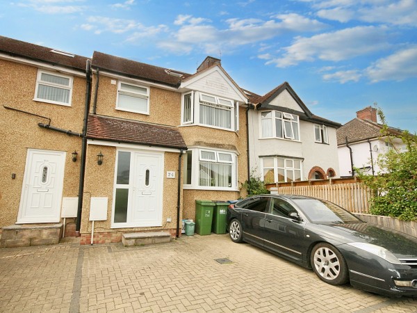 4 Bed Mid Terraced House For Sale - Photograph 1