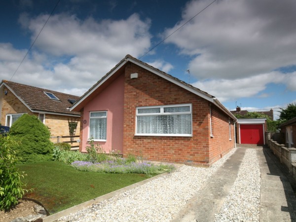 3 Bed Detached Bungalow For Sale - Photograph 1