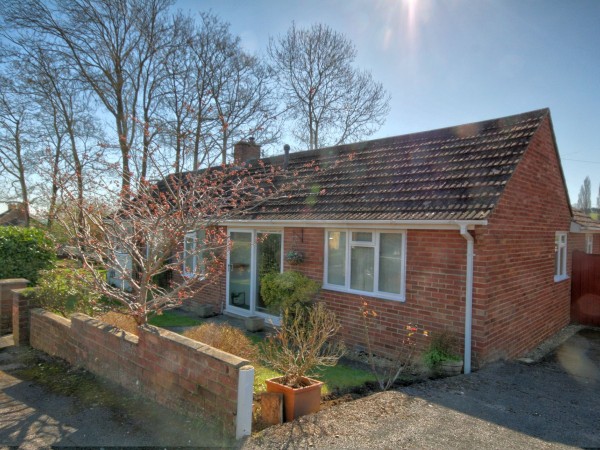 3 Bed Detached Bungalow For Sale - Photograph 1