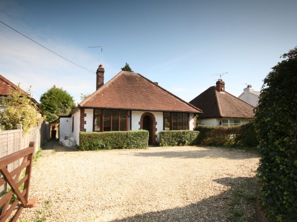 3 Bed Detached Bungalow For Sale - Photograph 1