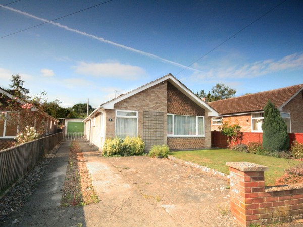 3 Bed Detached Bungalow For Sale - Photograph 1